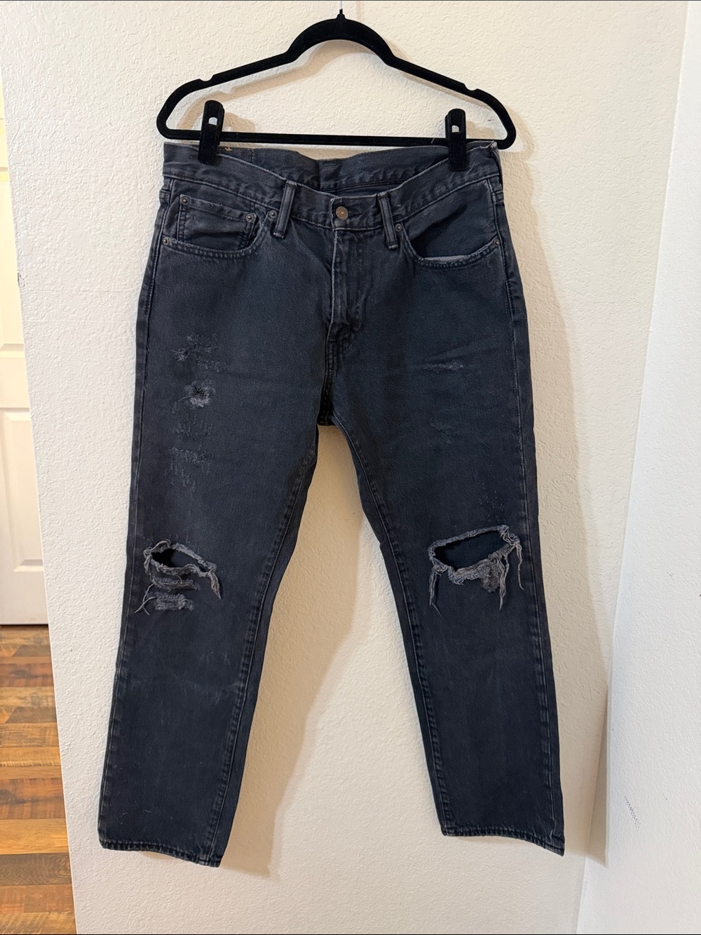 Men's Levi’s Black Distressed Jeans